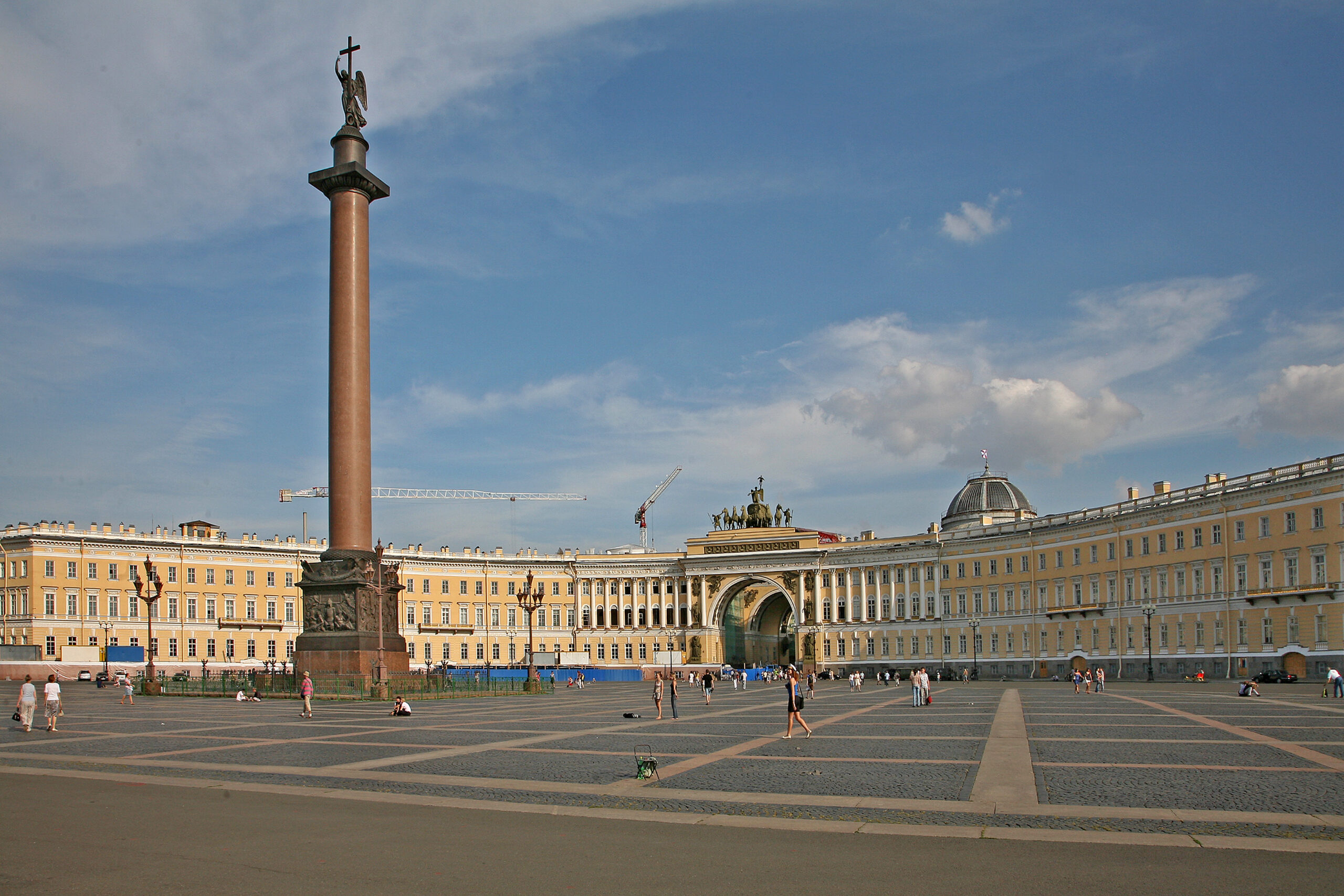 Palastplatz in Sankt Petersburg mit Alexandersäule