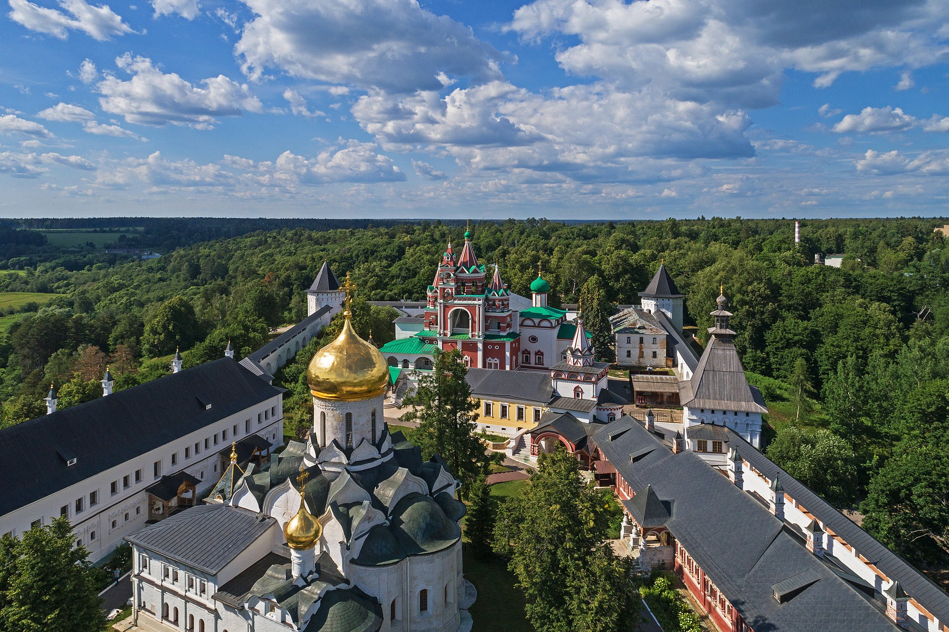 Luftaufnahme des Savvino-Storozhevsky Klosters bei Zvenigorod