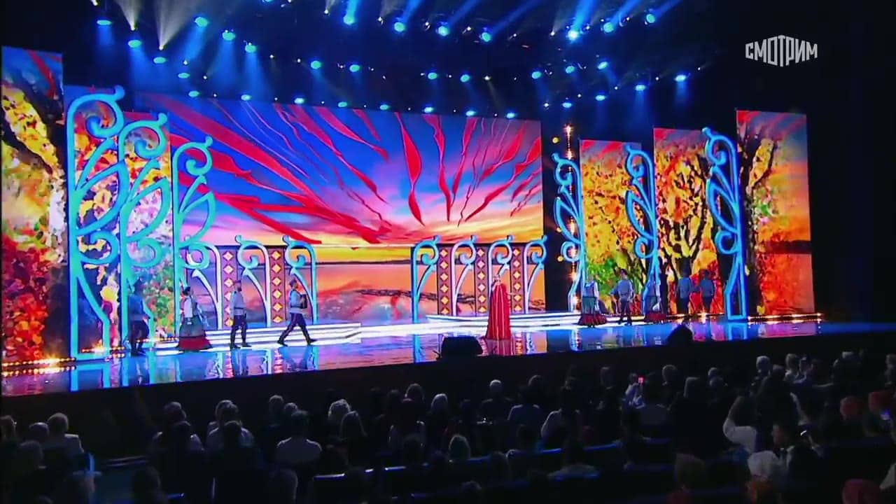 Polina Gagarina singt Katjuscha live mit dem Moskauer Kosakenchor