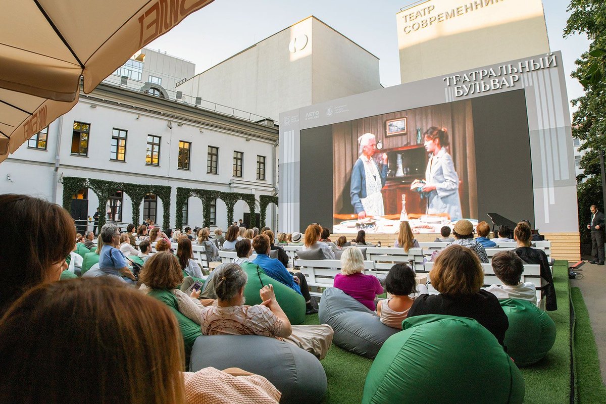 Kino im Grünen: Neuer Festivalort am Theater "Sowremennik" – Foto: mos.ru