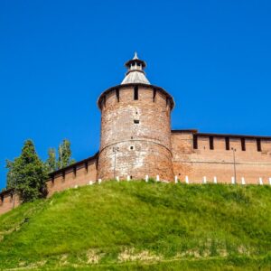 Kreml von Nischni Nowgorod – Turm und Festungsmauer im Sommer