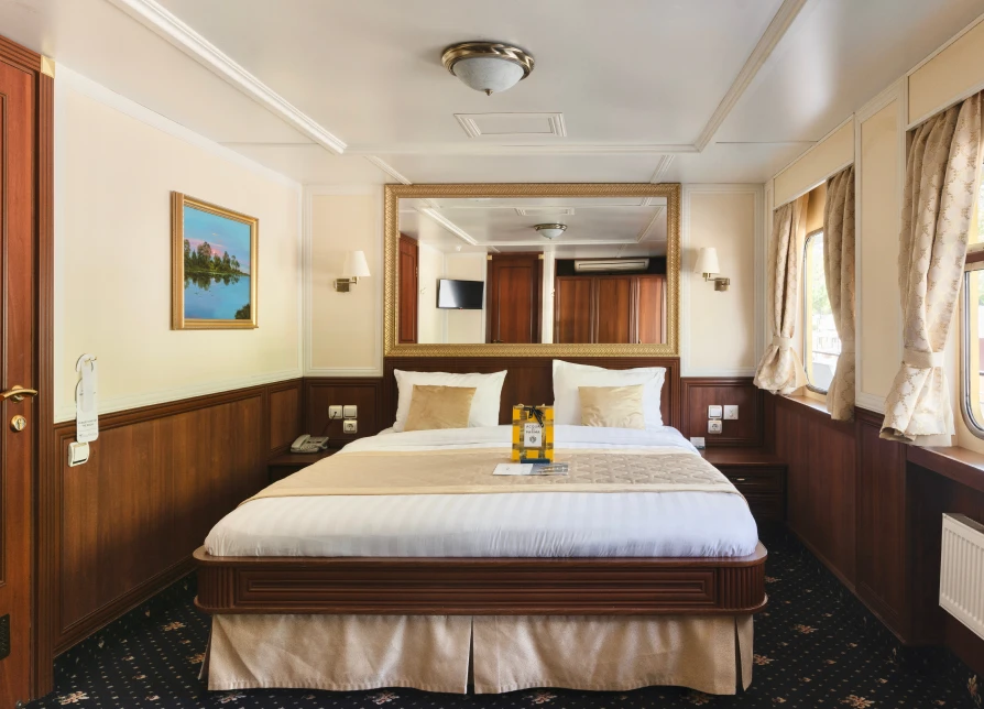 Deluxe-Kabine mit Doppelbett auf der Volga Dream
