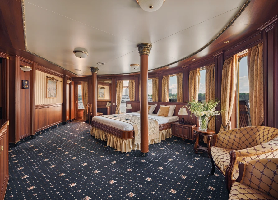 Praesidenten-Suite im Bug der Volga Dream