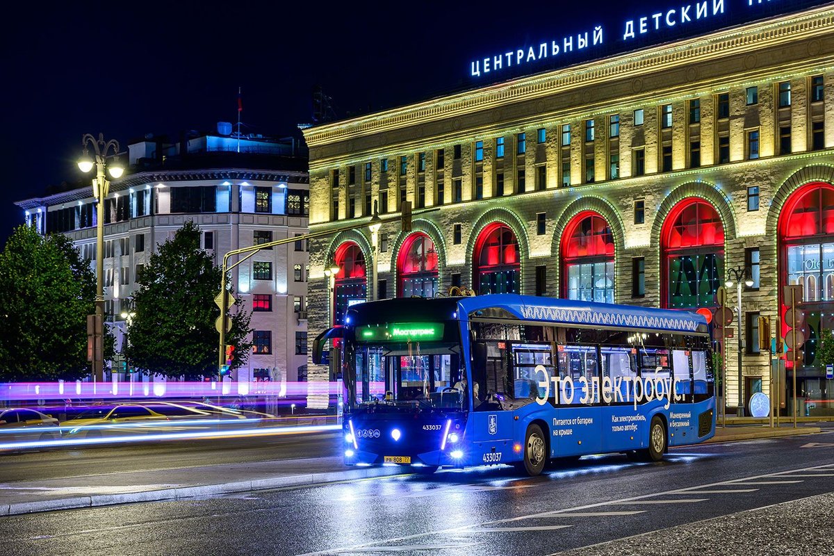 Neue Elektrobusse auf Nachtlinie N15 in Moskau – Foto: mos.ru