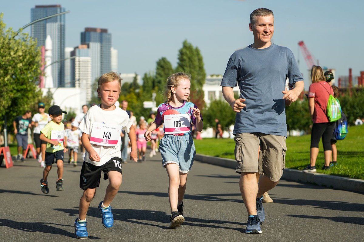 Sportfestival „Moj sportiwny rajon“ am Awanhard-Stadion – Foto: mos.ru