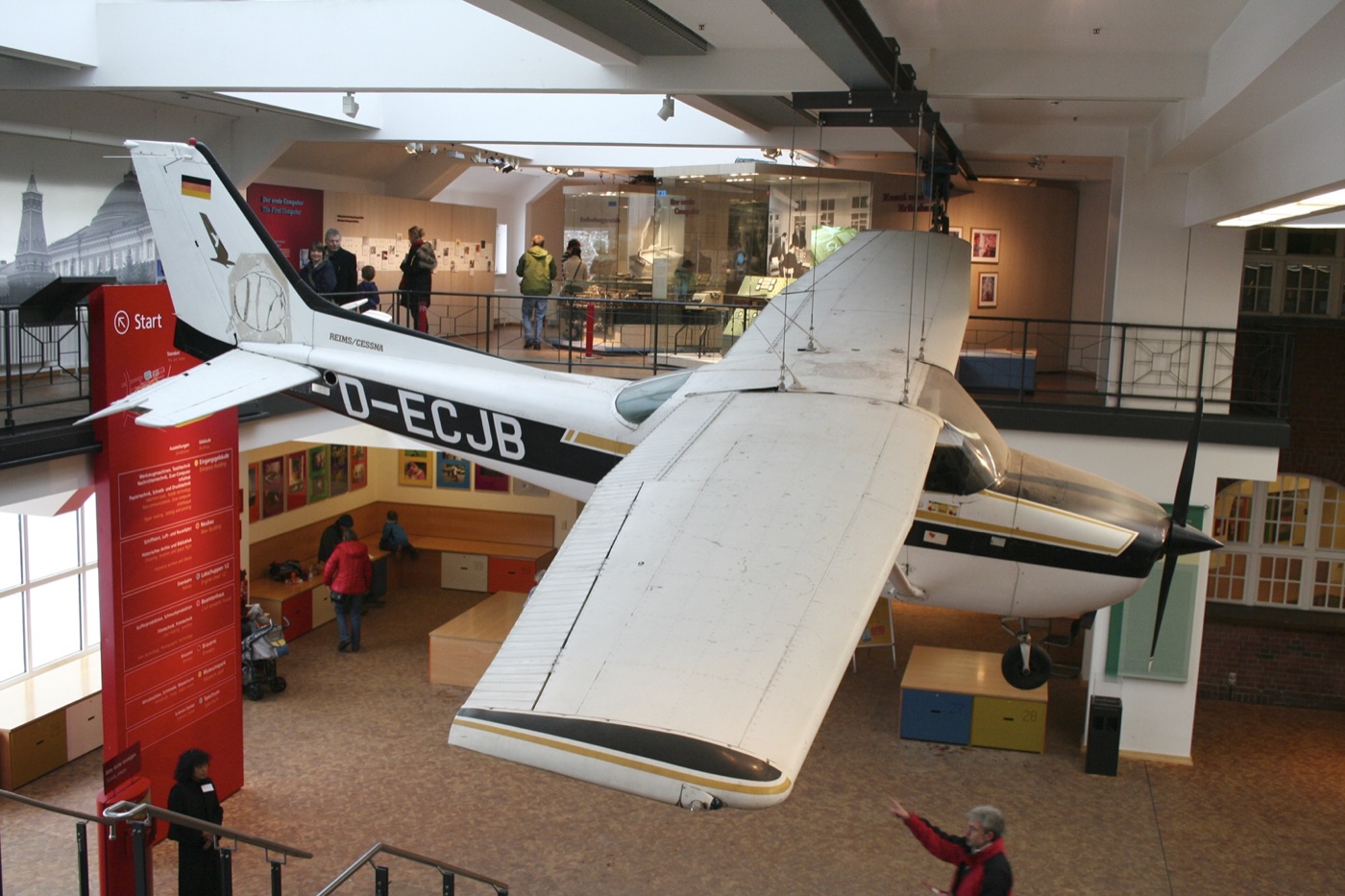 Die Cessna 172 mit dem Kennzeichen D-ECJB im Deutschen Technikmuseum Berlin