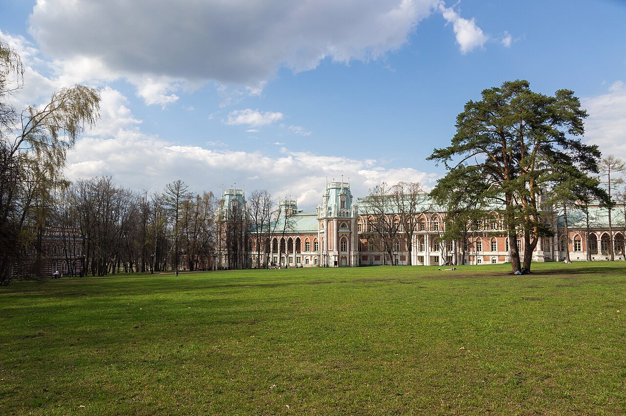 Moscow, Russia, Tsaritsyno Palace, Lawns.jpg